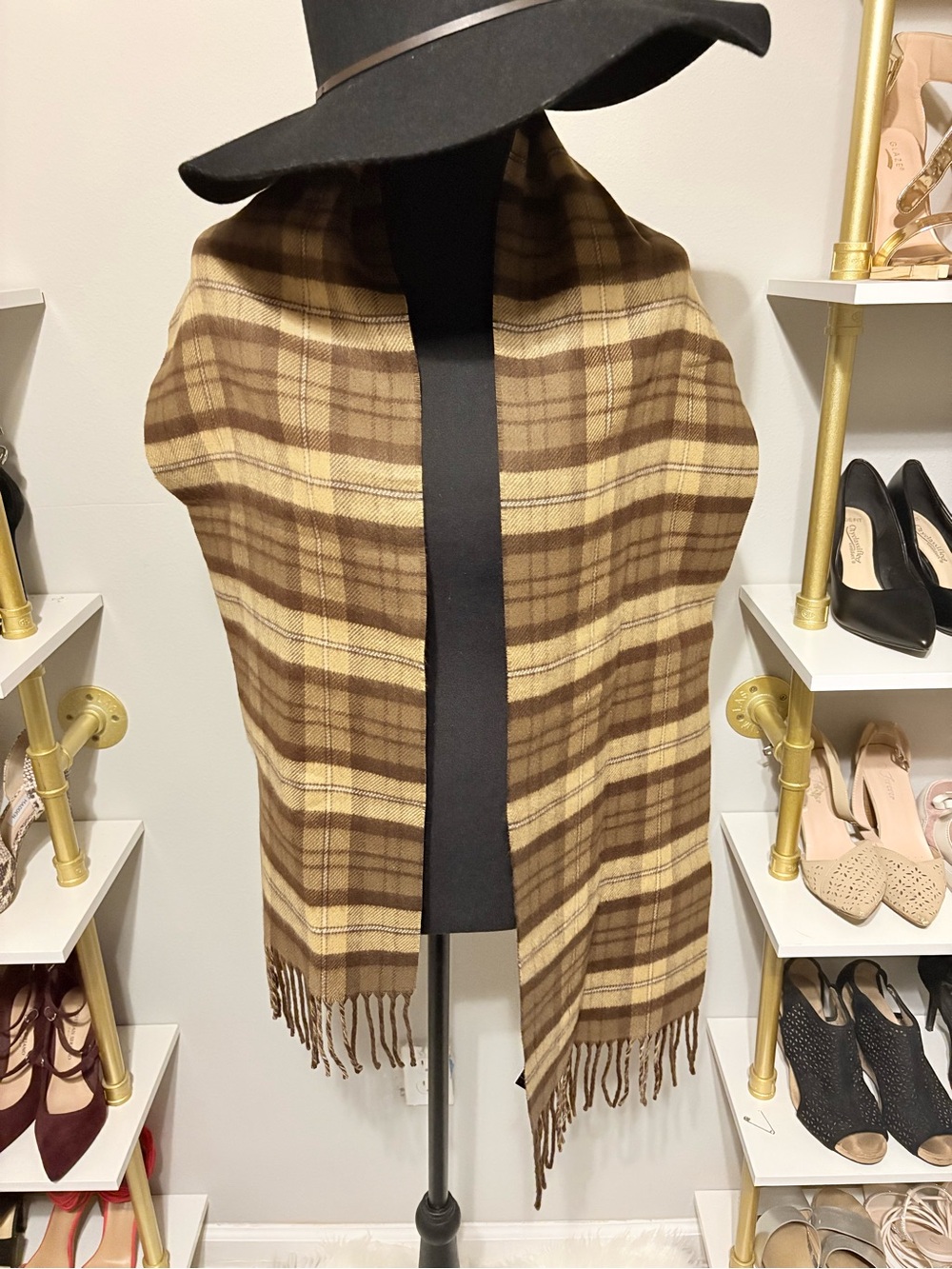 Roundtree & Yorke Brown and Cream Plaid Fringe Scarf